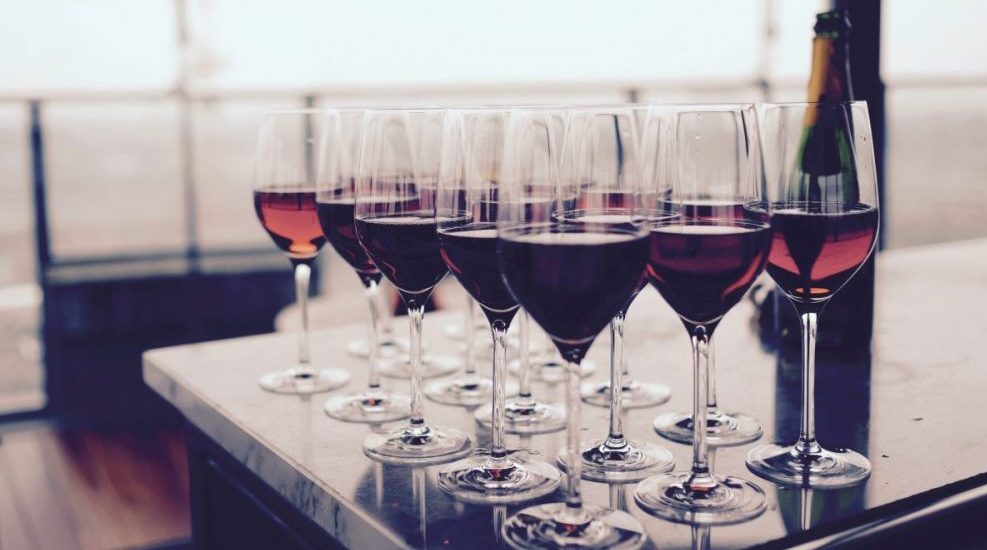 come si degusta il vino